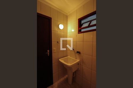 Casa à venda com 272m², 4 quartos e 5 vagas Casa à venda com 272m², 4 quartos e 5 vagasBanheiro de serviço