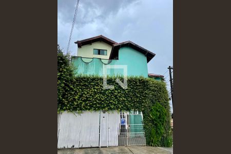 Casa à venda com 370m², 6 quartos e 3 vagas Casa à venda com 370m², 6 quartos e 3 vagasFachada