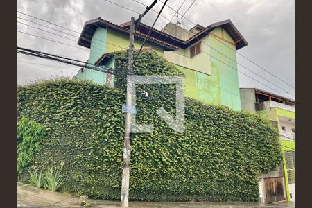 Casa à venda com 370m², 6 quartos e 3 vagas Casa à venda com 370m², 6 quartos e 3 vagasFachada