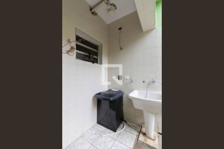 Casa à venda com 370m², 6 quartos e 3 vagas Casa à venda com 370m², 6 quartos e 3 vagasÁrea de Serviço - Casa 2