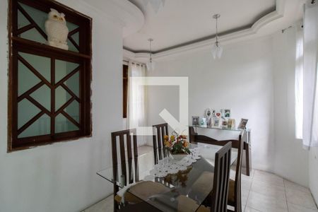 Casa à venda com 370m², 6 quartos e 3 vagas Casa à venda com 370m², 6 quartos e 3 vagasSala