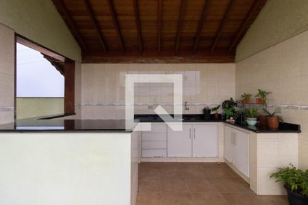 Casa à venda com 370m², 6 quartos e 3 vagas Casa à venda com 370m², 6 quartos e 3 vagasTerraço