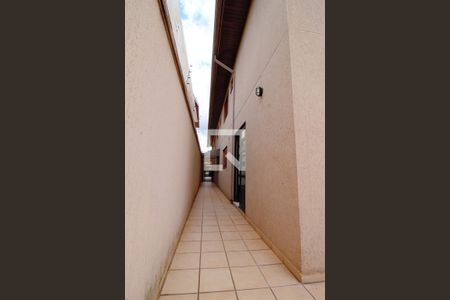 Casa à venda com 160m², 4 quartos e 2 vagas Casa à venda com 160m², 4 quartos e 2 vagasCorredor