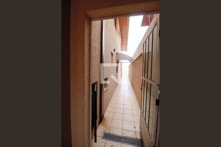 Casa à venda com 160m², 4 quartos e 2 vagas Casa à venda com 160m², 4 quartos e 2 vagasCorredor