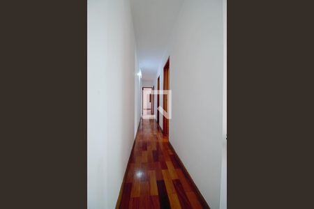 Casa à venda com 160m², 4 quartos e 2 vagas Casa à venda com 160m², 4 quartos e 2 vagasCorredor