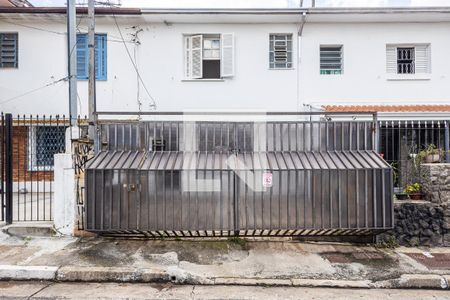 Casa para alugar com 80m², 2 quartos e 2 vagasFachada