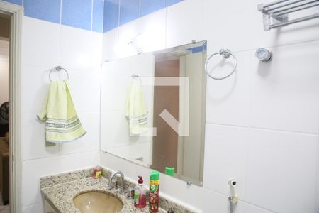 Banheiro social de apartamento para alugar com 2 quartos, 86m² em Cidade Ocian, Praia Grande