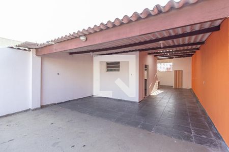 Casa à venda com 176m², 3 quartos e 2 vagasQuintal