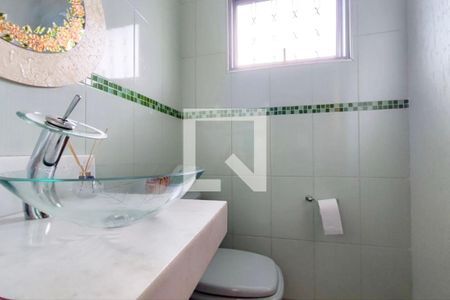 Casa à venda com 285m², 3 quartos e 5 vagas Casa à venda com 285m², 3 quartos e 5 vagasLavabo