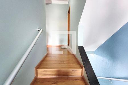 Casa à venda com 285m², 3 quartos e 5 vagas Casa à venda com 285m², 3 quartos e 5 vagasEscada quartos