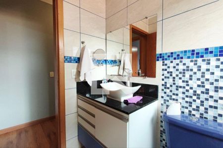 Casa à venda com 285m², 3 quartos e 5 vagas Casa à venda com 285m², 3 quartos e 5 vagasBanheiro social