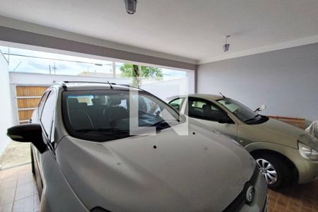 Casa à venda com 285m², 3 quartos e 5 vagas Casa à venda com 285m², 3 quartos e 5 vagasGaragem