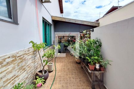 Casa à venda com 285m², 3 quartos e 5 vagas Casa à venda com 285m², 3 quartos e 5 vagasQuintal