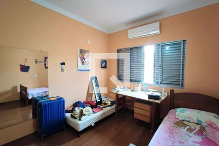 Casa à venda com 285m², 3 quartos e 5 vagas Casa à venda com 285m², 3 quartos e 5 vagasQuarto 2