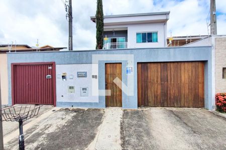 Casa à venda com 285m², 3 quartos e 5 vagas Casa à venda com 285m², 3 quartos e 5 vagasFachada