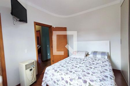 Casa à venda com 285m², 3 quartos e 5 vagas Casa à venda com 285m², 3 quartos e 5 vagasQuarto suíte