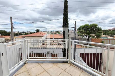 Casa à venda com 285m², 3 quartos e 5 vagas Casa à venda com 285m², 3 quartos e 5 vagasVaranda