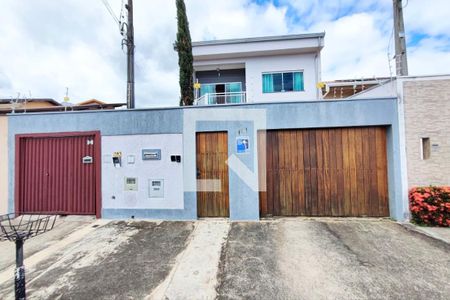 Casa à venda com 285m², 3 quartos e 5 vagas Casa à venda com 285m², 3 quartos e 5 vagasFachada