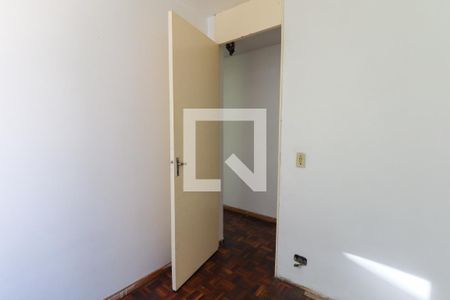 Quarto 2 de apartamento para alugar com 3 quartos, 70m² em Novo Mundo, Curitiba