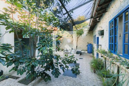 Casa de condomínio à venda com 350m², 5 quartos e 1 vagaQuintal