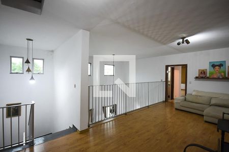 Corredor de casa à venda com 3 quartos, 600m² em Vila Tramontano, São Paulo