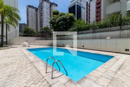 Apartamento à venda com 480m², 3 quartos e 3 vagas Apartamento à venda com 480m², 3 quartos e 3 vagasÁrea comum - Piscina