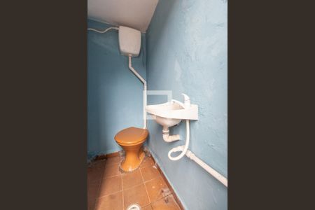 Casa à venda com 380m², 2 quartos e 8 vagasBanheiro de serviço