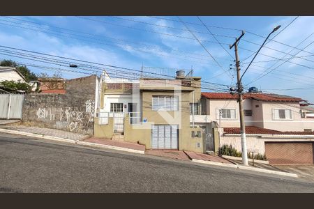 Fachada de casa para alugar com 2 quartos, 150m² em Parque Peruche, São Paulo