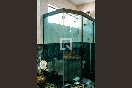 Casa à venda com 292m², 3 quartos e 4 vagasBanheiro da Suíte