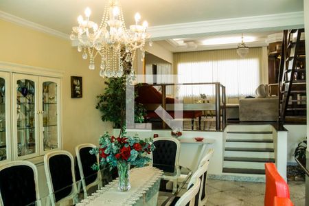 Casa à venda com 292m², 3 quartos e 4 vagasSala