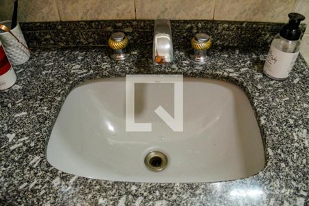 Casa à venda com 292m², 3 quartos e 4 vagasBanheiro Social