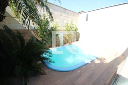 Casa à venda com 137m², 3 quartos e 2 vagasPiscina