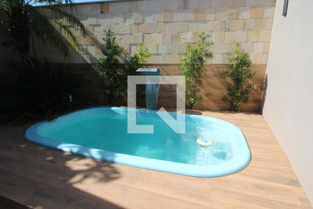 Casa à venda com 137m², 3 quartos e 2 vagasPiscina