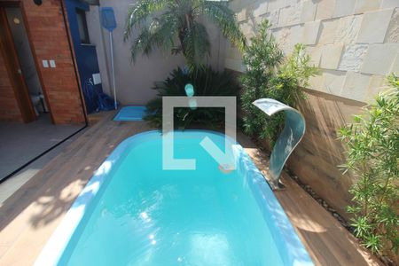 Casa à venda com 137m², 3 quartos e 2 vagasPiscina