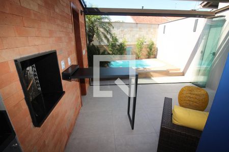 varanda de casa à venda com 3 quartos, 137m² em Hípica, Porto Alegre