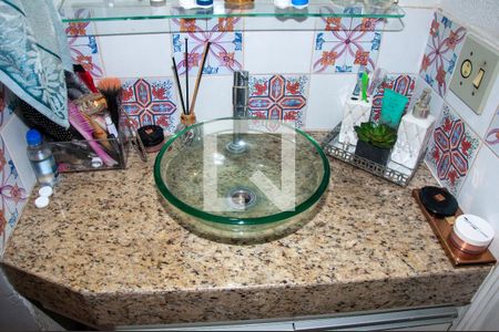 Apartamento à venda com 57m², 2 quartos e 1 vaga Apartamento à venda com 57m², 2 quartos e 1 vagaBanheiro