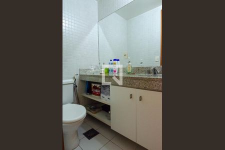 Apartamento à venda com 73m², 2 quartos e 1 vaga Apartamento à venda com 73m², 2 quartos e 1 vagaBanheiro social