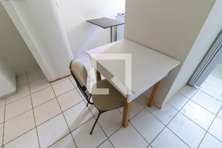 Studio para alugar com 25m², 1 quarto e sem vagaKitnet - Mesa e cadeira de escritório