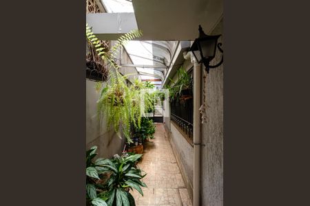 Casa à venda com 150m², 5 quartos e 2 vagasCorredor