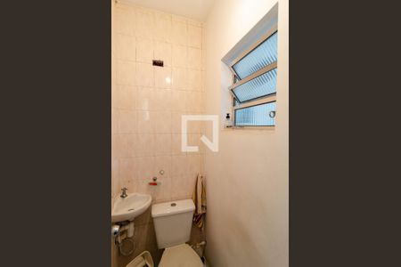 Casa à venda com 150m², 5 quartos e 2 vagasBanheiro da Edícula