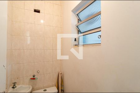 Casa à venda com 150m², 5 quartos e 2 vagasBanheiro da Edícula