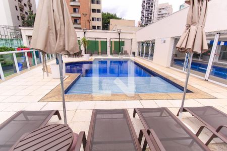 Apartamento à venda com 228m², 3 quartos e 4 vagas Apartamento à venda com 228m², 3 quartos e 4 vagasÁrea comum - Piscina