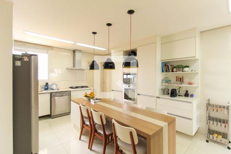 Apartamento à venda com 228m², 3 quartos e 4 vagas Apartamento à venda com 228m², 3 quartos e 4 vagasCozinha