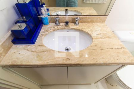 Apartamento à venda com 228m², 3 quartos e 4 vagas Apartamento à venda com 228m², 3 quartos e 4 vagasBanheiro do Quarto 2