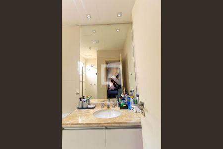 Apartamento à venda com 228m², 3 quartos e 4 vagas Apartamento à venda com 228m², 3 quartos e 4 vagasBanheiro do Quarto 3