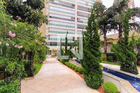 Apartamento à venda com 228m², 3 quartos e 4 vagas Apartamento à venda com 228m², 3 quartos e 4 vagasEntrada