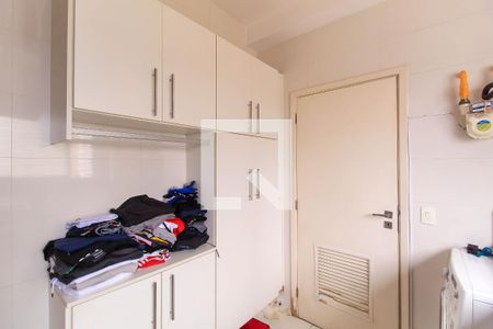 Apartamento à venda com 228m², 3 quartos e 4 vagas Apartamento à venda com 228m², 3 quartos e 4 vagasÁrea de Serviço