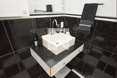 Casa à venda com 181m², 3 quartos e 2 vagasBanheiro 