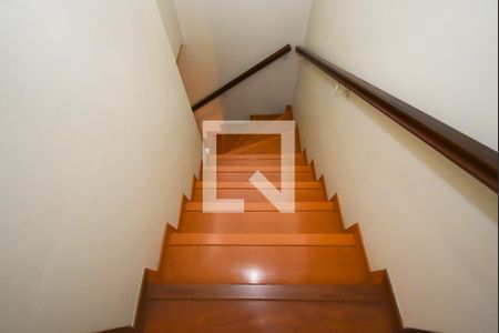 Casa à venda com 181m², 3 quartos e 2 vagasEscada