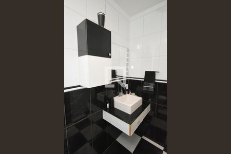 Casa à venda com 181m², 3 quartos e 2 vagasBanheiro 